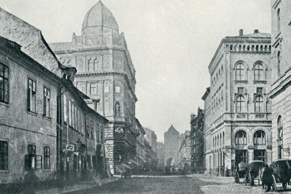 Pohled do Hybernské ulice v roce 1874. Vpravo palác Lanna. T. Žákavec, 1936.