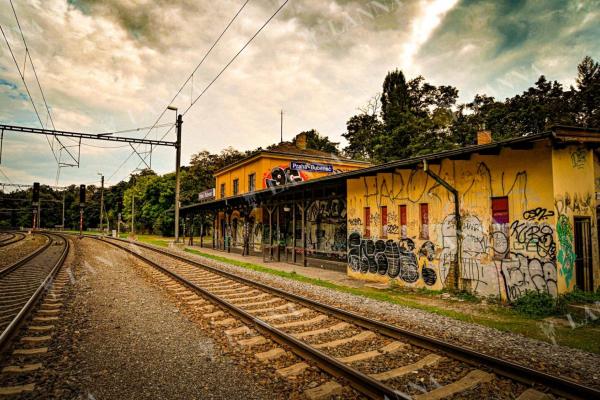 Odstavené nádraží, na kterém byl po 164 letech ukončen provoz. Foto NEBE.
