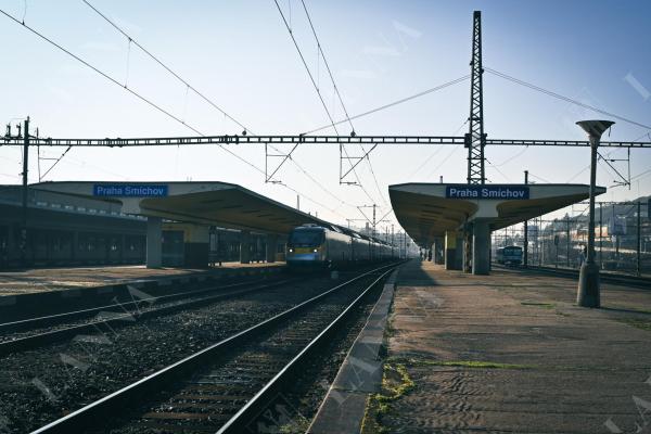 Druhé a třetí nástupiště s vysokorychlostním vlakem Pendolino. Foto NEBE 2024.