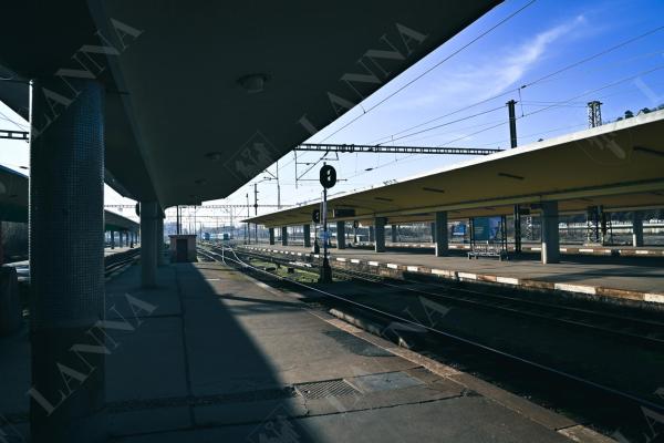 Nádraží Praha-Smíchov zajišťuje spoje ve směru na Plzeň, Písek a Hostivic. Foto NEBE 2024.