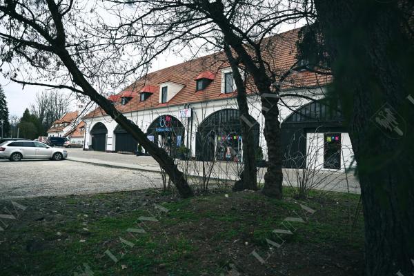 Areál Lannovy loděnice je nejstarší zachovanou loděnicí v Čechách. Foto NEBE 2024.