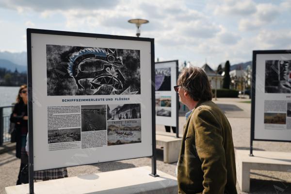 Panelová výstava je umístěna na nábřeží promenády Esplanade do konce prosince 2024. Foto NEBE 2024.